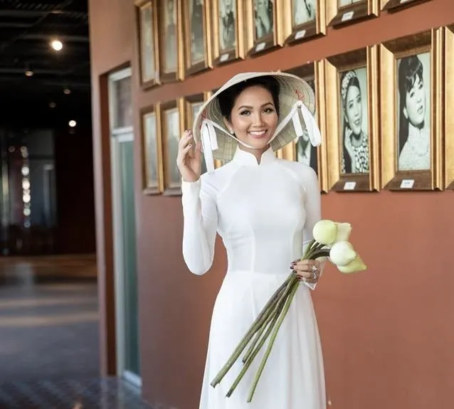 Chiếc nón Huế
