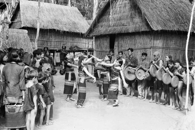 Trời sáng Tây Nguyên