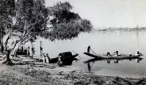 Qua bến đò xưa