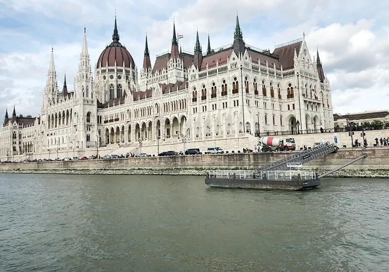 Sông Đa-nuyp xanh (The Blue Danube)