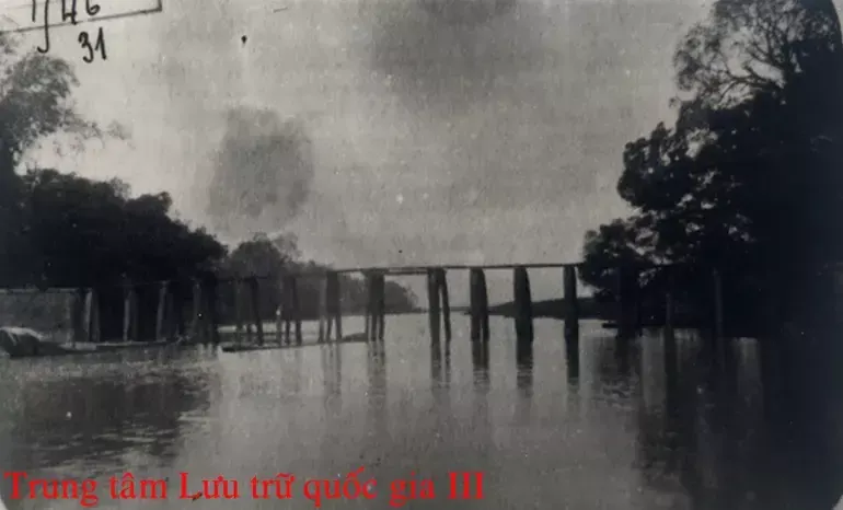 Bên dòng sông Nhuệ