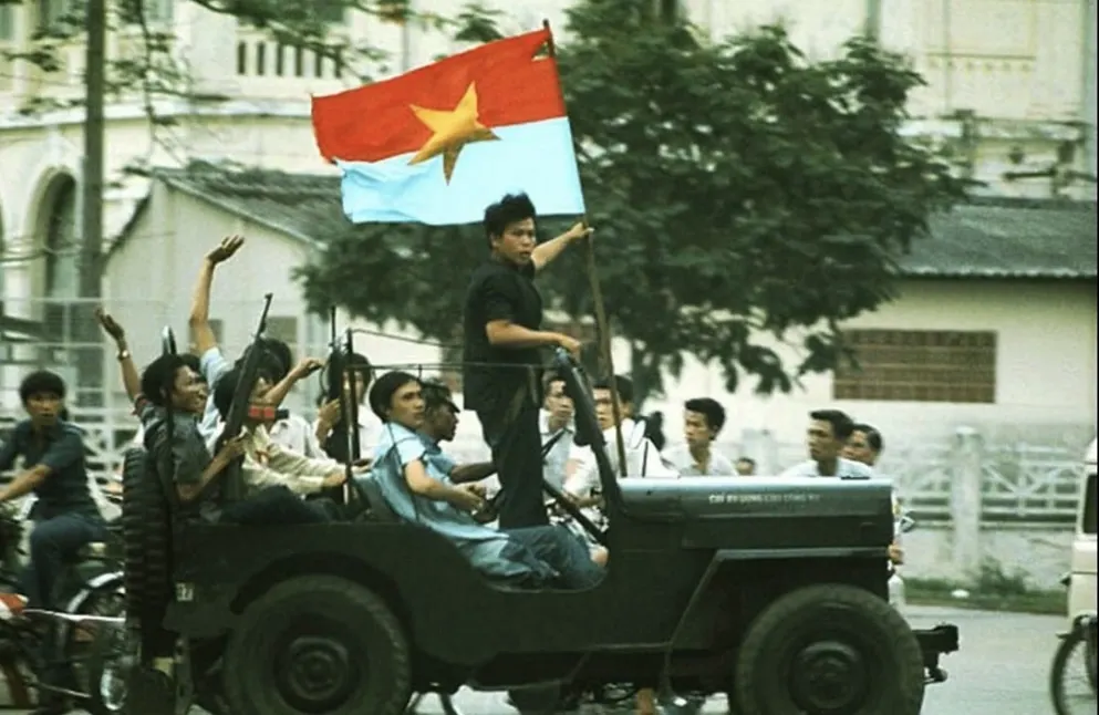 Đi giữa Sài Gòn giải phóng