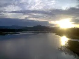 Bên bờ sông Côn