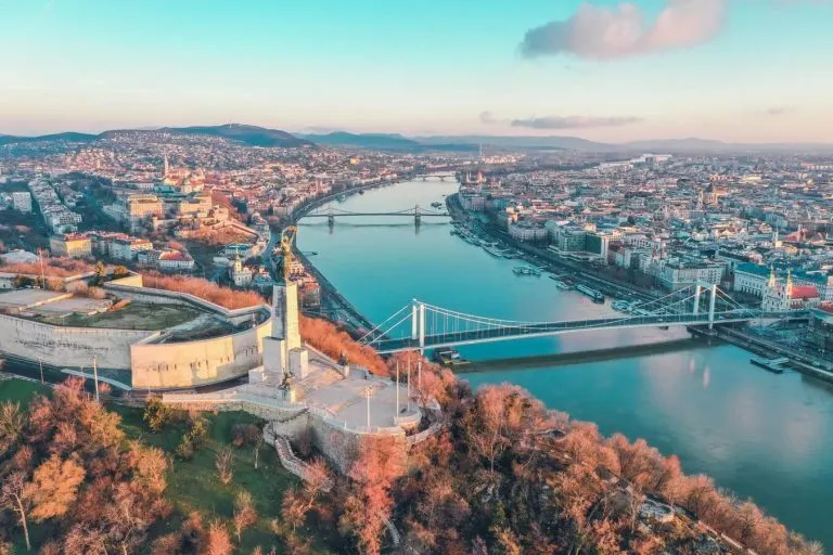 Sông Đa-nuyp xanh (The Blue Danube)