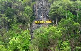 Pác Bó hát mãi tên Người