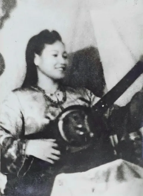 Nghệ sĩ Thương Huyền thời trẻ (khoảng 1947-1948)